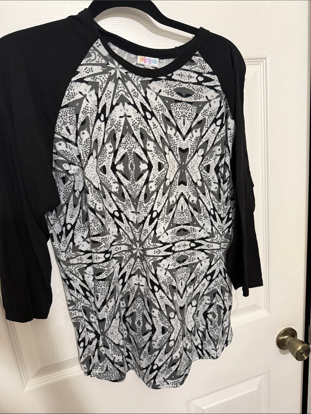 LuLaRoe Black & White Geometric Raglan Long Sleeve Top